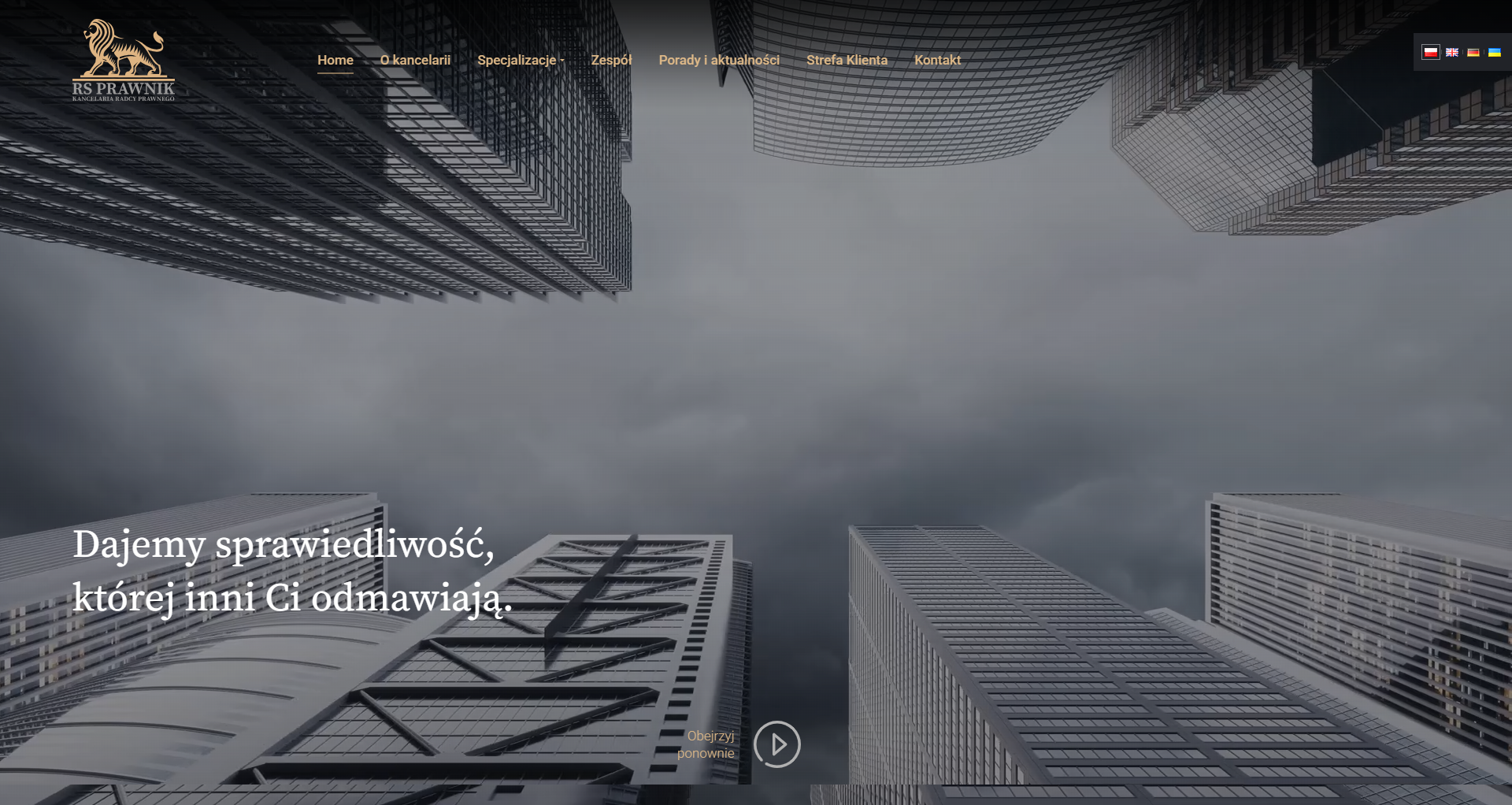 Lokalny prawnik a pomoc online: które rozwiązanie lepiej pasuje do rodzaju sprawy?